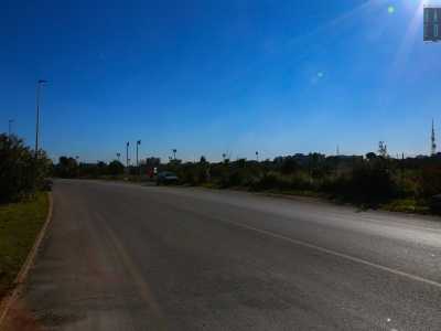 Alla prima rotonda giriamo su via delle Margherite per ritrovarci dopo qualche centinaio di metri davanti al cancello dell�area verde, situata sulla destra della strada